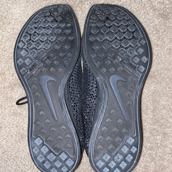 Mens Nike triple black flynit racers - Picture 3 of 5